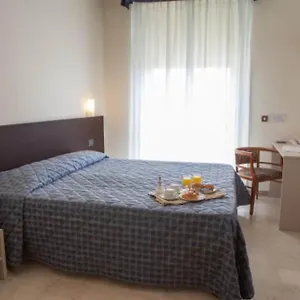 Hotel Auto Park Con Ristorante Interno E Grande Parcheggio Gratuito