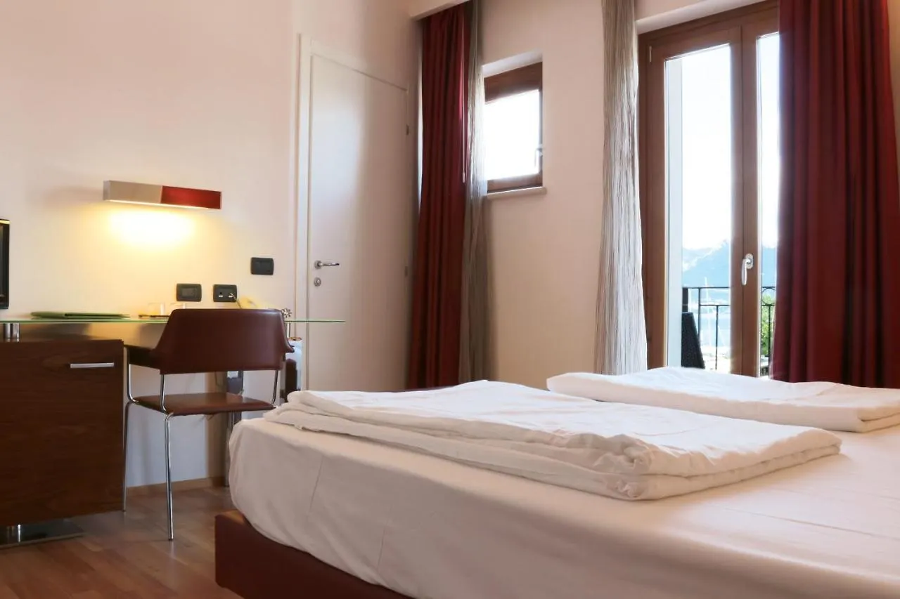 ***  Hotel Lido Torri del Benaco Olaszország