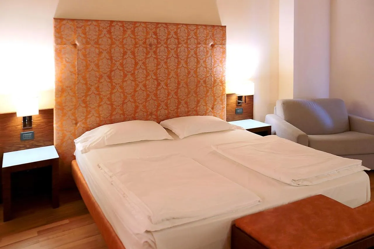 Hotel Lido Torri Del Benaco 3*,